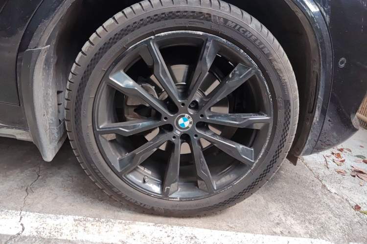 Used BMW X3 2023 xDrive30i Luxury Edition M Night Sky Package Right Front Wheel Hub