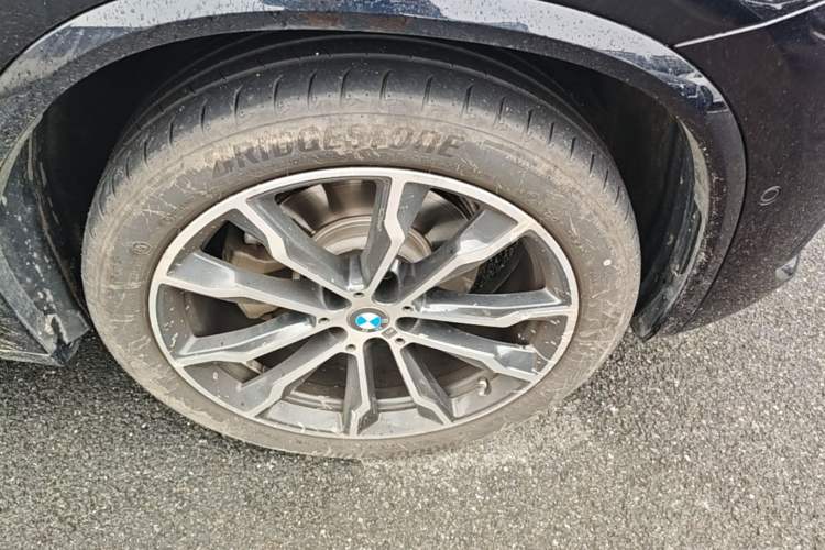 Used BMW X3 2023 Restyled xDrive30i Leading Edition M Night Sky Package Right Front Wheel Hub