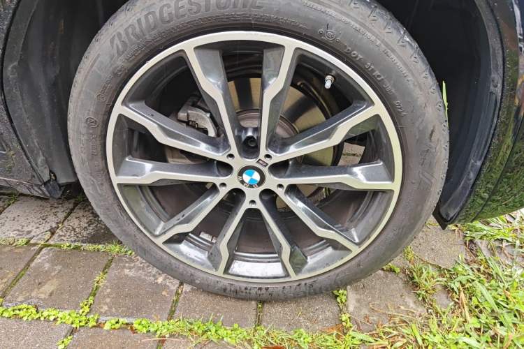 Used BMW X3 2023 Restyled xDrive30i Leading Edition M Night Sky Package Right Front Wheel Hub