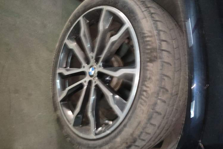 Used BMW X3 2023 Restyled xDrive30i Leading Edition M Night Sky Package Right Front Wheel Hub