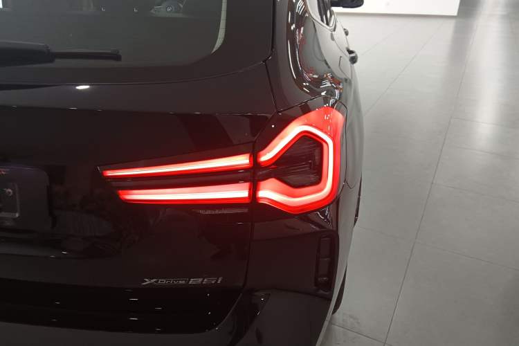Used BMW X3 2023 xDrive25i M Sport Package Right Rear Taillight