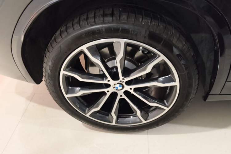 Used BMW X3 2023 Restyled xDrive30i Leading Edition M Night Sky Package Right Rear Wheel Hub