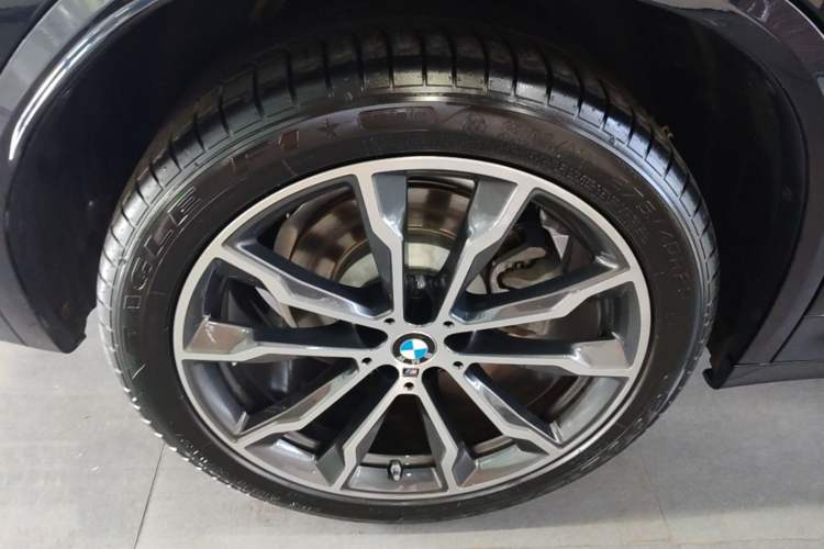 Used BMW X3 2023 Restyled xDrive30i Leading Edition M Night Sky Package Right Rear Wheel Hub