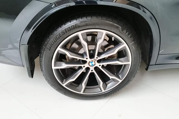 Used BMW X3 2023 xDrive30i Leading Model M Night Edition Package Right Rear Wheel Hub