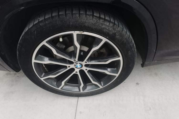 Used BMW X3 2023 xDrive30i Leading Model M Night Edition Package Right Rear Wheel Hub