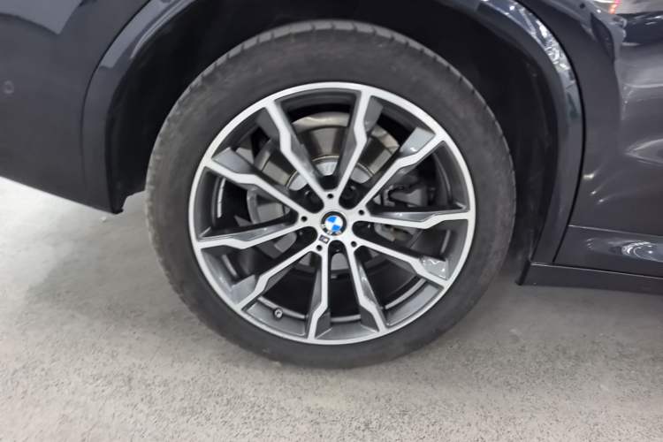 Used BMW X3 2023 Restyled xDrive30i Leading Edition M Night Sky Package Right Rear Wheel Hub