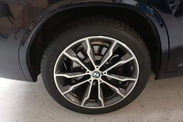 Used BMW X3 2023 xDrive30i Leading Model M Night Edition Package Right Rear Wheel Hub