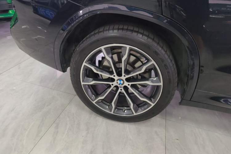 Used BMW X3 2023 Restyled xDrive30i Leading Edition M Night Sky Package Right Rear Wheel Hub