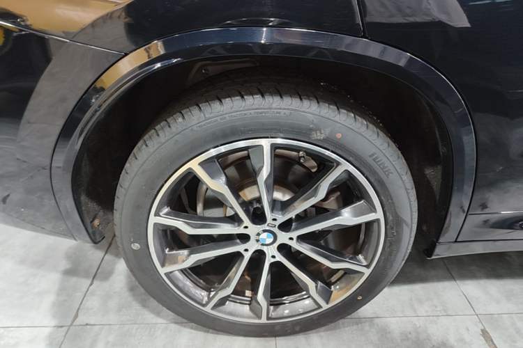 Used BMW X3 2023 Restyled xDrive30i Leading Edition M Night Sky Package Right Rear Wheel Hub