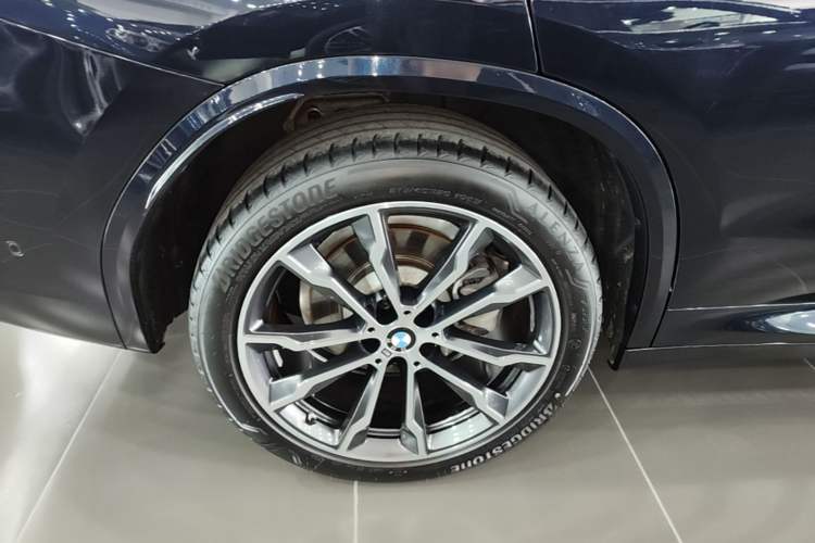 Used BMW X3 2023 Restyled xDrive30i Leading Edition M Night Sky Package Right Rear Wheel Hub