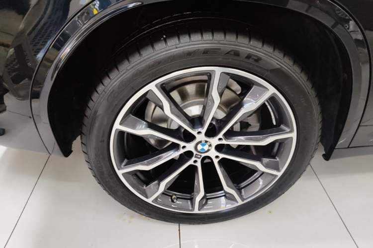 Used BMW X3 2023 Restyled xDrive30i Leading Edition M Night Sky Package Right Rear Wheel Hub