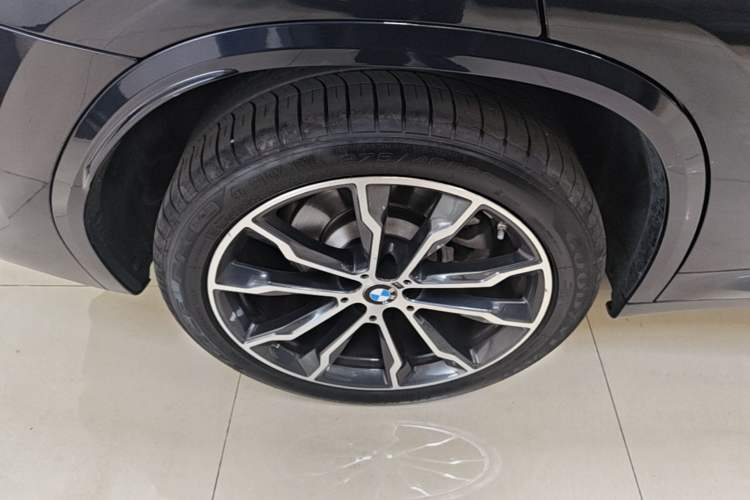 Used BMW X3 2023 Restyled xDrive30i Leading Edition M Night Sky Package Right Rear Wheel Hub