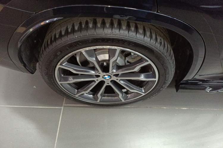 Used BMW X3 2023 Restyled xDrive30i Leading Edition M Night Sky Package Right Rear Wheel Hub
