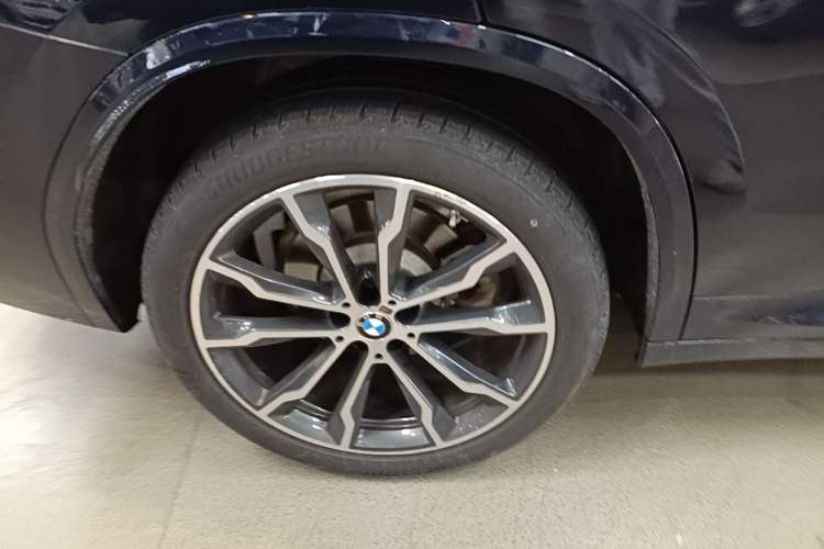 Used BMW X3 2023 xDrive30i Leading Model M Night Edition Package Right Rear Wheel Hub