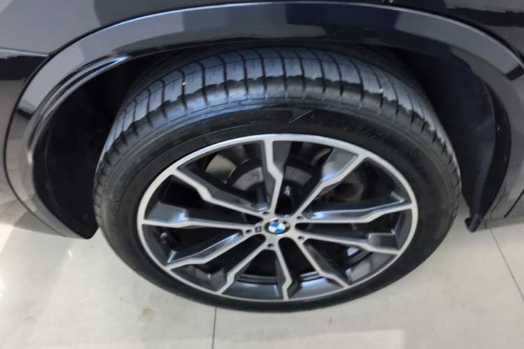 Used BMW X3 2023 Restyled xDrive30i Leading Edition M Night Sky Package Right Rear Wheel Hub