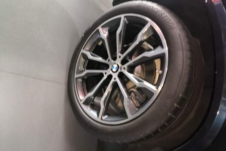 Used BMW X3 2023 xDrive30i Leading Model M Night Edition Package Right Rear Wheel Hub