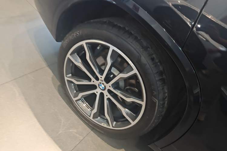 Used BMW X3 2023 Restyled xDrive30i Leading Edition M Night Sky Package Right Rear Wheel Hub