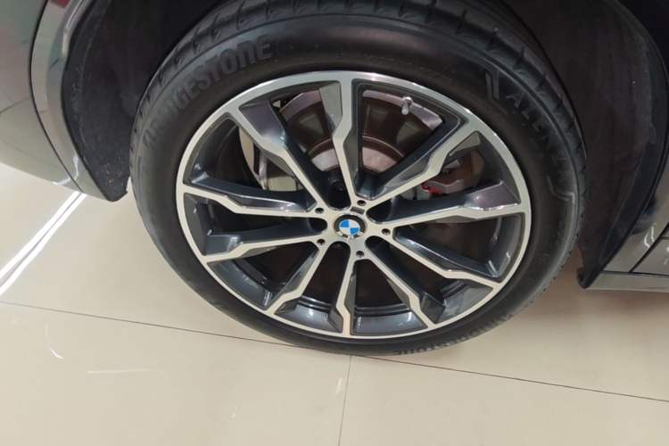 Used BMW X3 2023 xDrive30i Leading Model M Night Edition Package Right Rear Wheel Hub