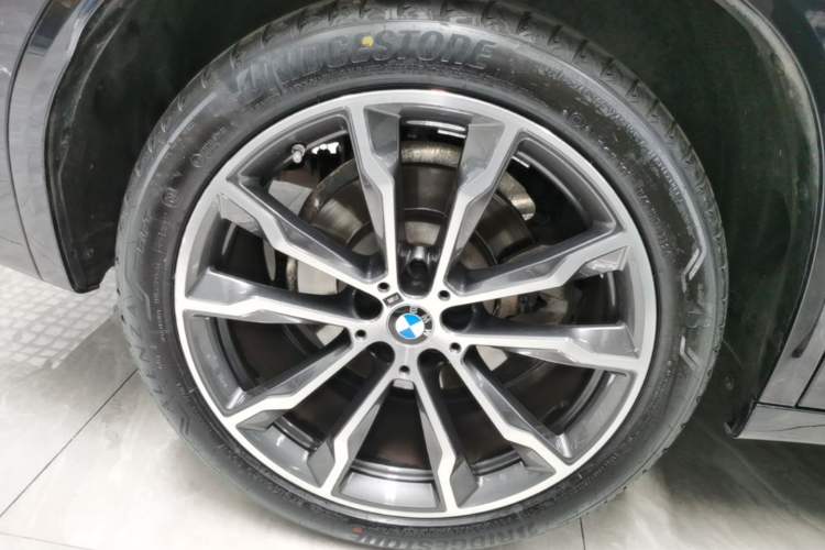 Used BMW X3 2023 Restyled xDrive30i Leading Edition M Night Sky Package Right Rear Wheel Hub