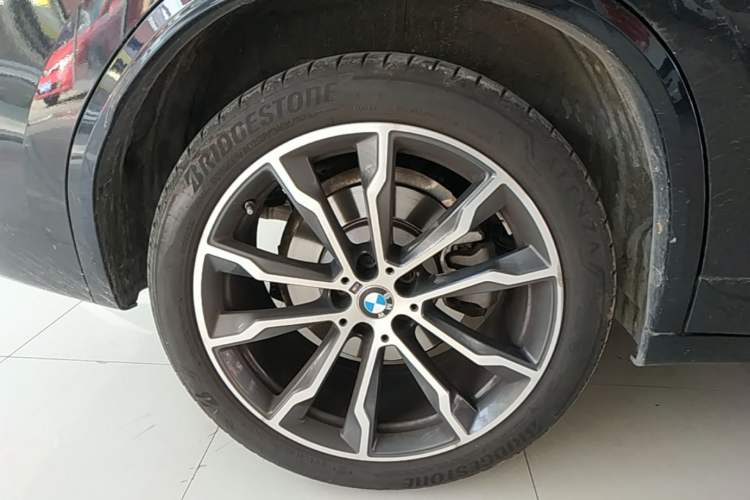 Used BMW X3 2023 Restyled xDrive30i Leading Edition M Night Sky Package Right Rear Wheel Hub