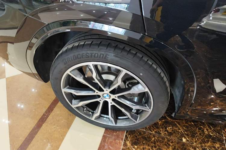 Used BMW X3 2023 Restyled xDrive30i Leading Edition M Night Sky Package Right Rear Wheel Hub