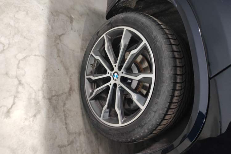 Used BMW X3 2023 Restyled xDrive30i Leading Edition M Night Sky Package Right Rear Wheel Hub