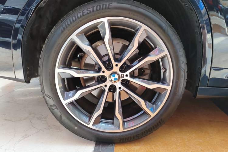 Used BMW X3 2023 Restyled xDrive30i Leading Edition M Night Sky Package Right Rear Wheel Hub
