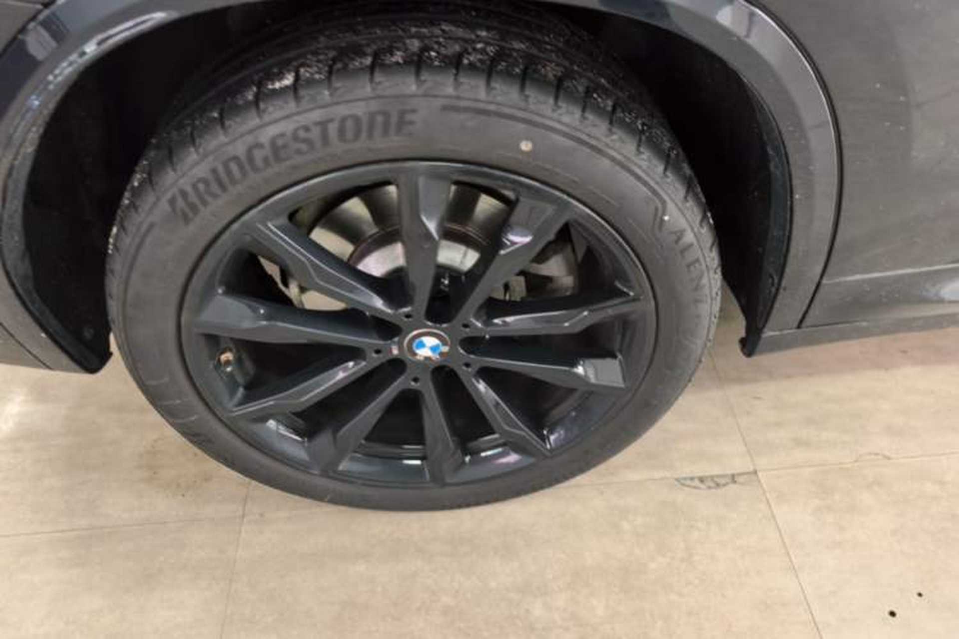 Used BMW X3 2023 Restyled xDrive30i Luxury Version M Night Edition Package Right Rear Wheel Hub