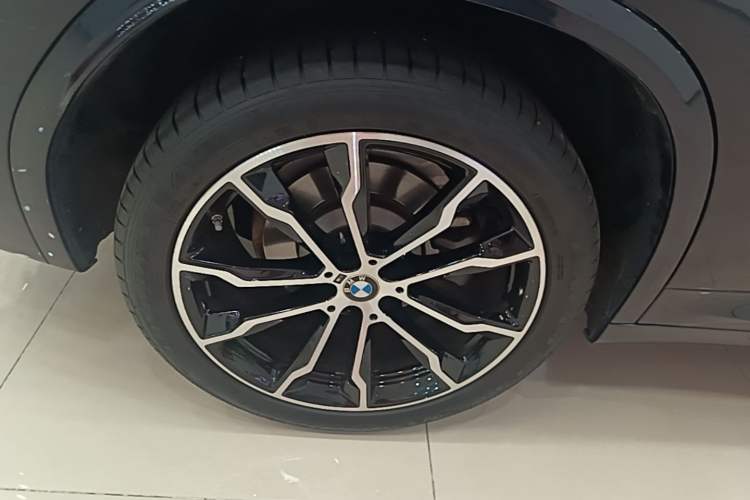 Used BMW X3 2023 Restyled xDrive30i Leading Edition M Night Sky Package Right Rear Wheel Hub