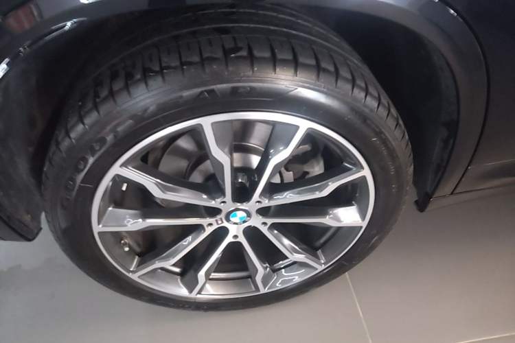 Used BMW X3 2023 Restyled xDrive30i Leading Edition M Night Sky Package Right Rear Wheel Hub