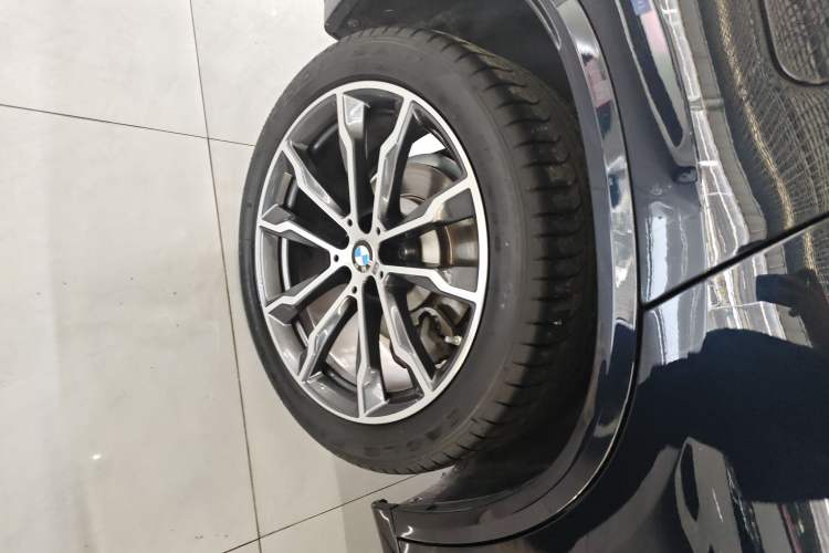 Used BMW X3 2023 Restyled xDrive30i Leading Edition M Night Sky Package Right Rear Wheel Hub