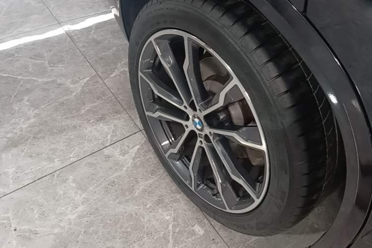 Used BMW X3 2023 Restyled xDrive30i Leading Edition M Night Sky Package Right Rear Wheel Hub