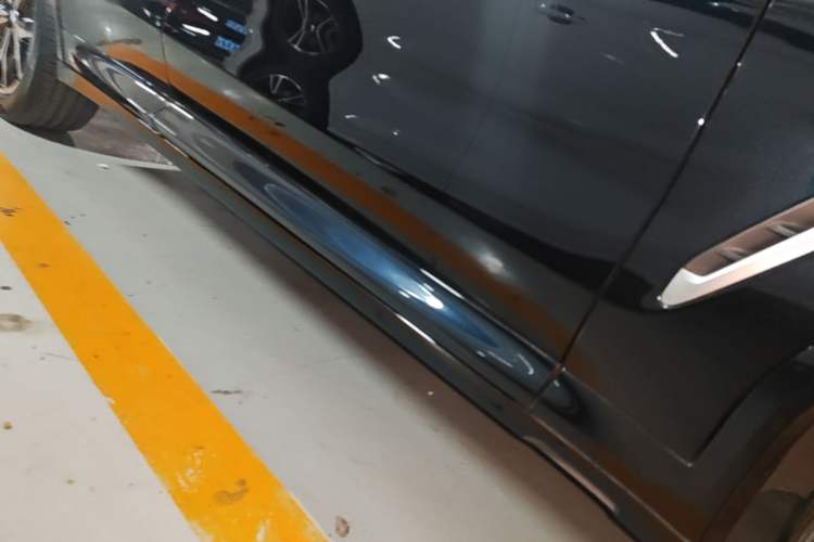 Used BMW X3 2023 xDrive25i M Sport Package Right Side Sill