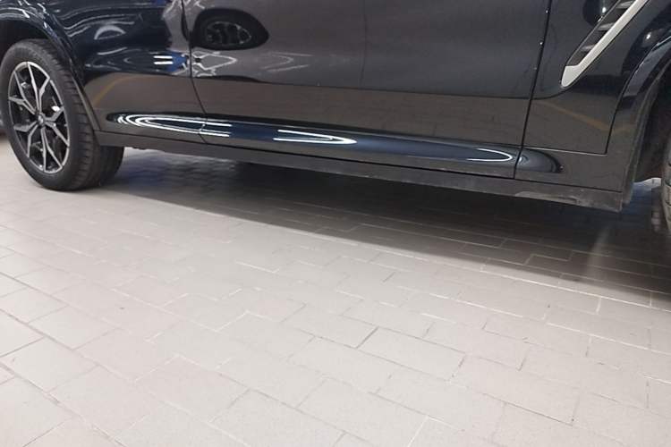 Used BMW X3 2023 xDrive25i M Sport Package Right Side Sill