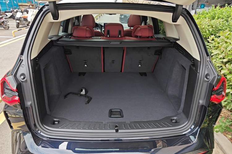 Used BMW X3 2023 xDrive30i Luxury Edition M Night Sky Package Trunk