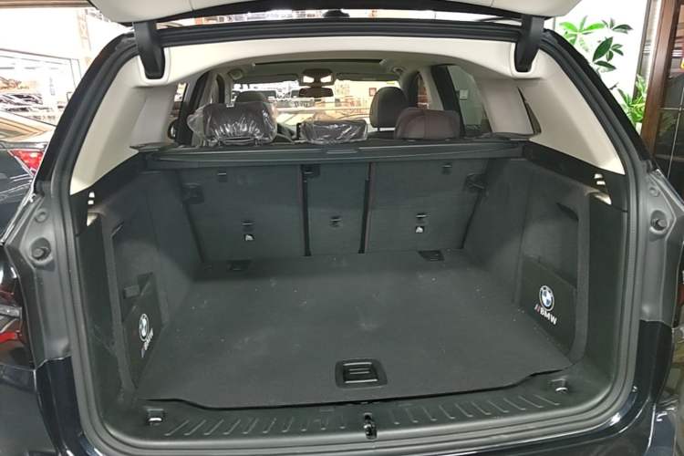 Used BMW X3 2023 Restyled xDrive30i Leading Edition M Night Sky Package Trunk