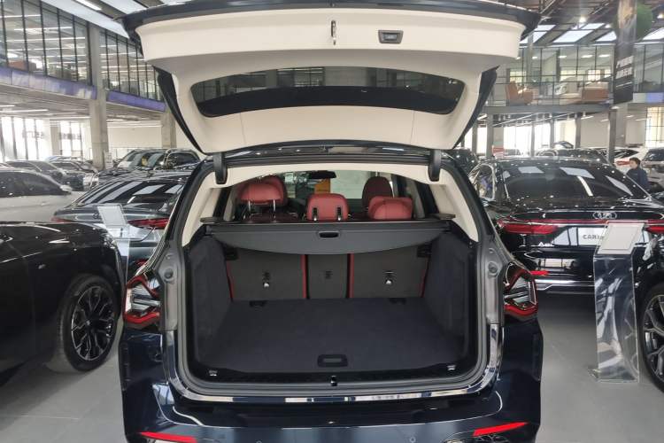 Used BMW X3 2023 xDrive25i M Sport Package Trunk