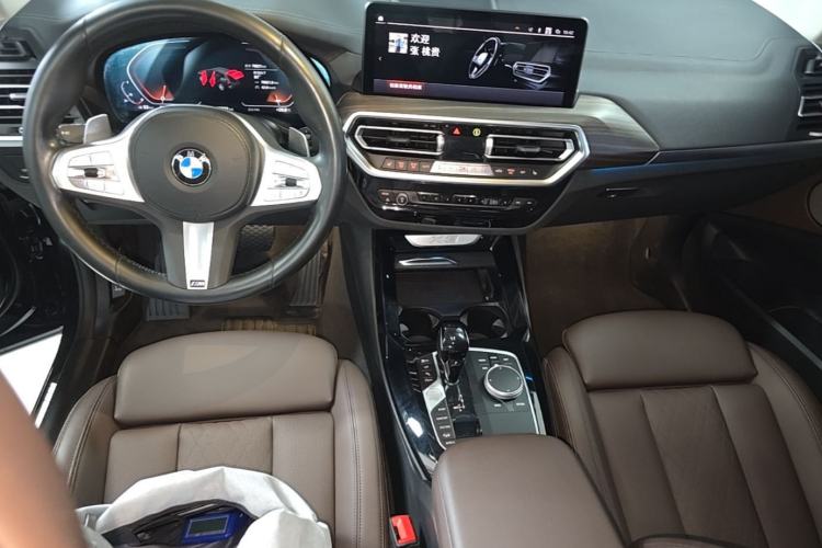 Used BMW X3 2023 xDrive30i Leading Model M Night Edition Package Center Console