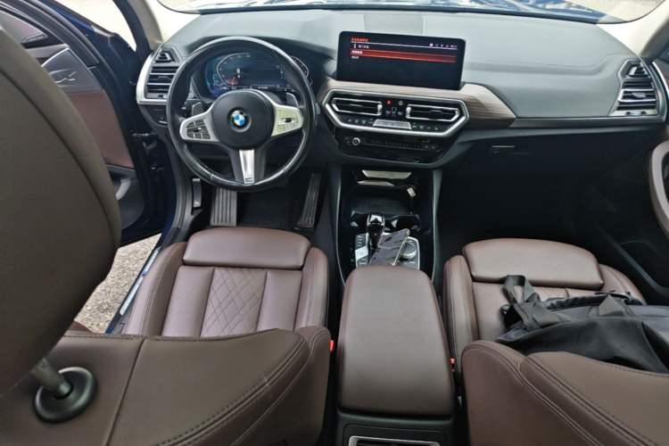 Used BMW X3 2023 xDrive30i Leading Model M Night Edition Package Center Console