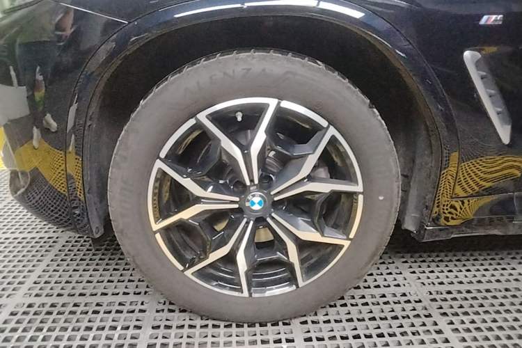 Used BMW X3 2023 xDrive25i M Sport Package Left Front Wheel Hub