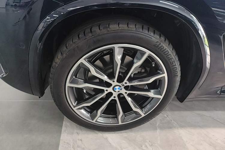 Used BMW X3 2023 Restyled xDrive30i Leading Edition M Night Sky Package Left Front Wheel Hub