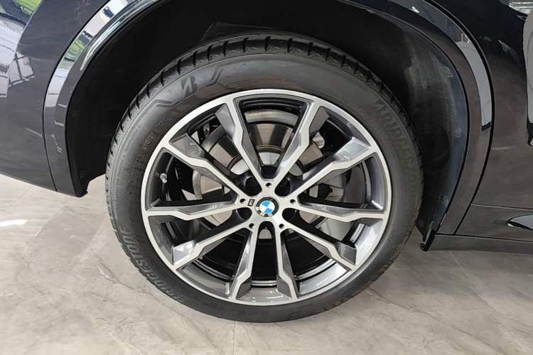 Used BMW X3 2023 Restyled xDrive30i Leading Edition M Night Sky Package Right Rear Wheel Hub