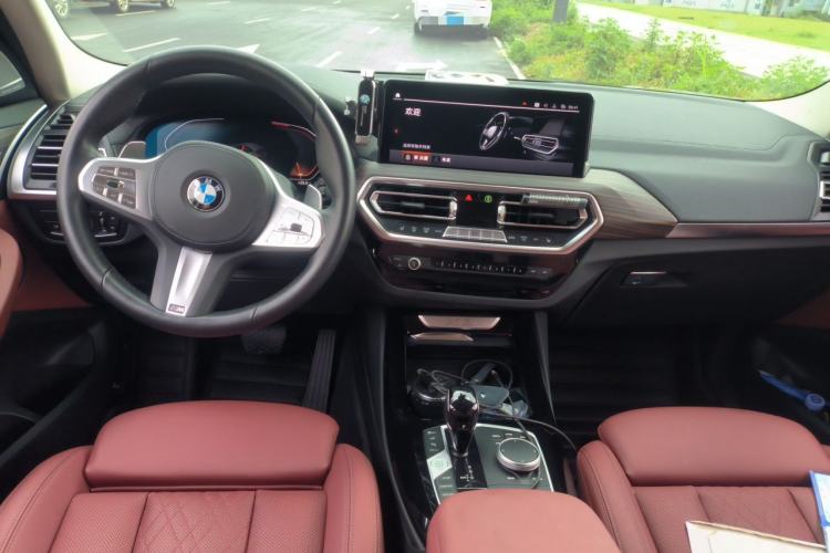 Used BMW X3 2023 xDrive30i Leading Model M Night Edition Package Center Console