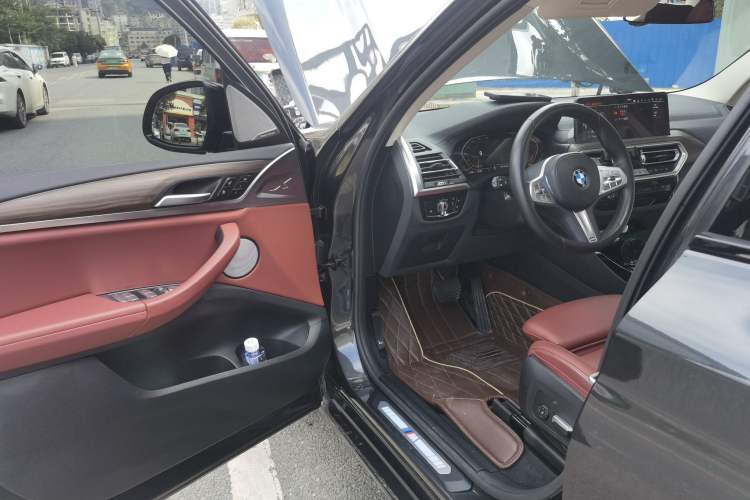 Used BMW X3 2023 xDrive30i Leading Model M Night Edition Package Driver Seat