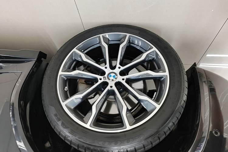 Used BMW X3 2023 xDrive30i Leading Model M Night Edition Package Left Front Wheel Hub