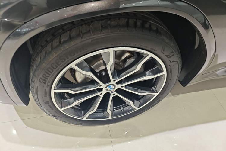 Used BMW X3 2023 Restyled xDrive30i Leading Edition M Night Sky Package Left Front Wheel Hub