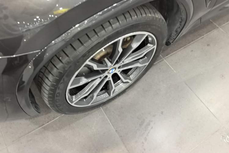 Used BMW X3 2023 Restyled xDrive30i Leading Edition M Night Sky Package Left Front Wheel Hub