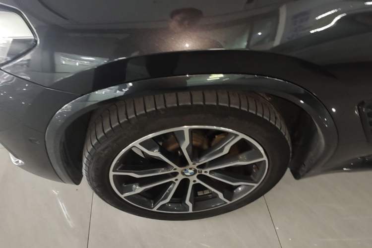 Used BMW X3 2023 Restyled xDrive30i Leading Edition M Night Sky Package Left Front Wheel Hub