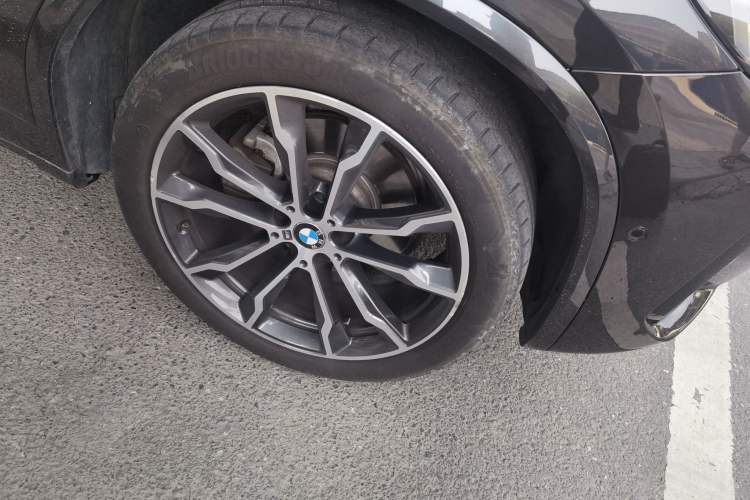 Used BMW X3 2023 xDrive30i Leading Model M Night Edition Package Right Front Wheel Hub