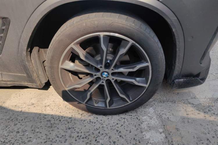 Used BMW X3 2023 xDrive30i Leading Model M Night Edition Package Right Front Wheel Hub